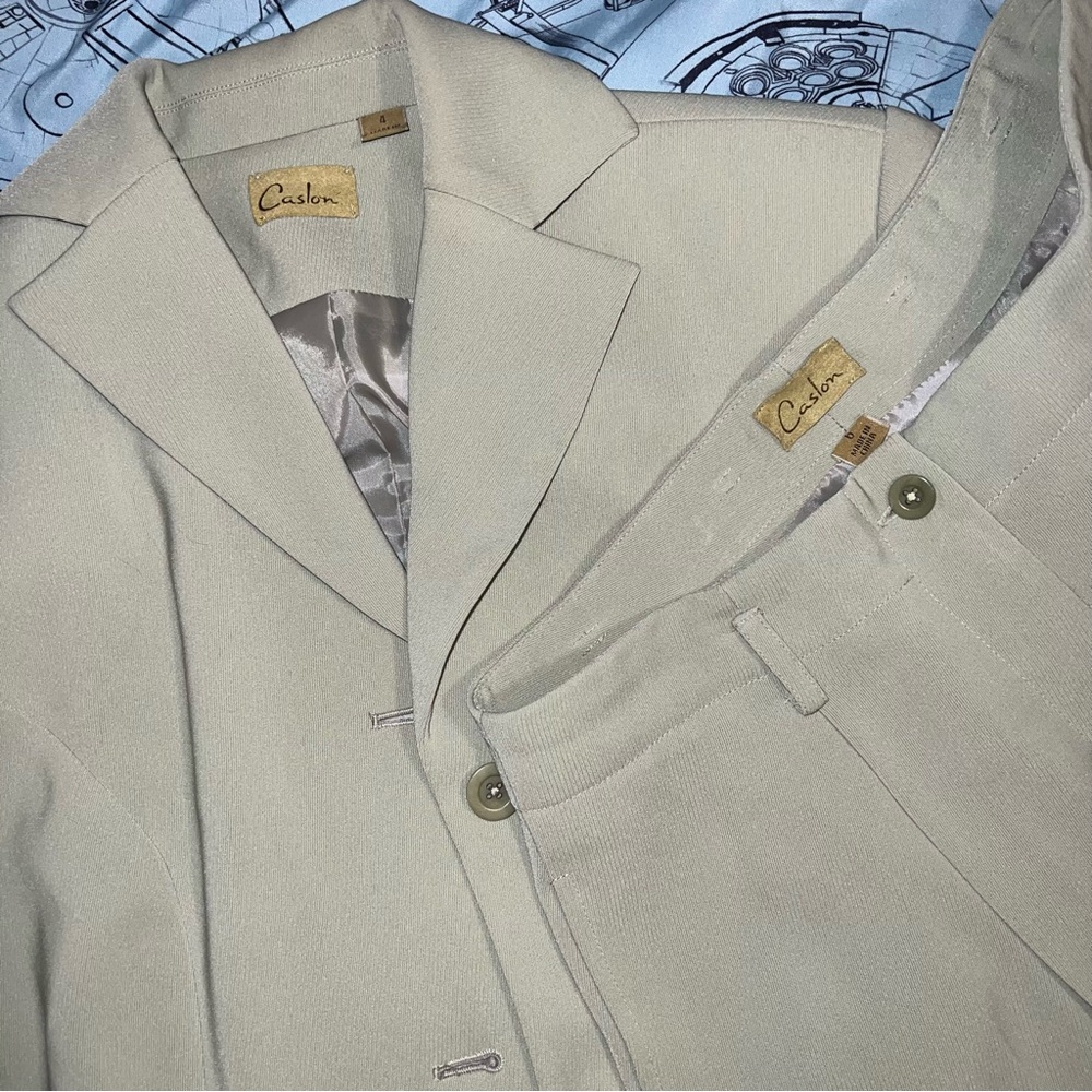 Caslon Women's Classic Blazer and Pants Suit Set - Picture 4 of 16